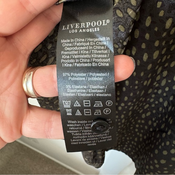 NWT Liverpool Los Angeles Animal Print Button Up Woven Blouse Black Green Size M - Picture 13 of 14